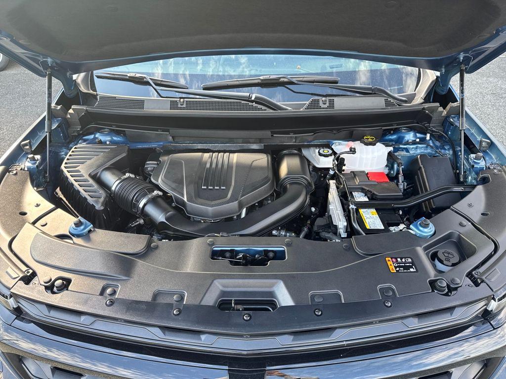 used 2025 Chevrolet Traverse car, priced at $37,641