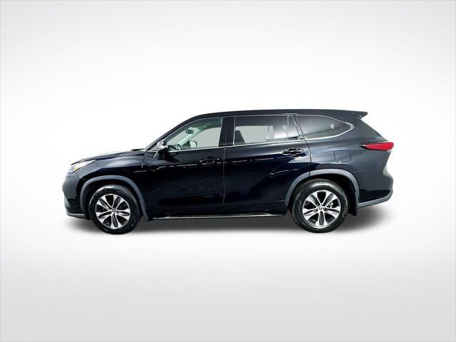 used 2022 Toyota Highlander car, priced at $35,265