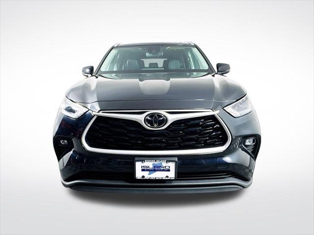 used 2022 Toyota Highlander car, priced at $35,265