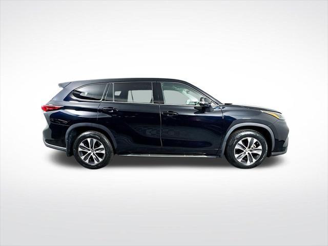 used 2022 Toyota Highlander car, priced at $35,265