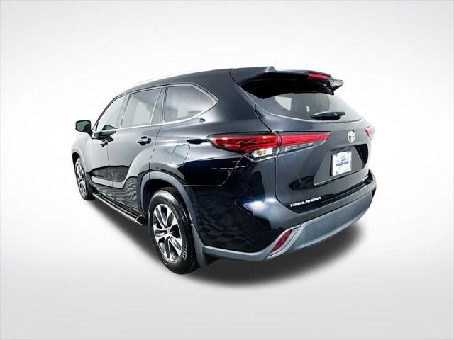 used 2022 Toyota Highlander car, priced at $35,265