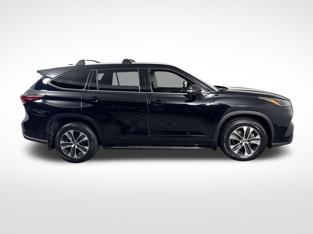used 2022 Toyota Highlander car, priced at $34,950