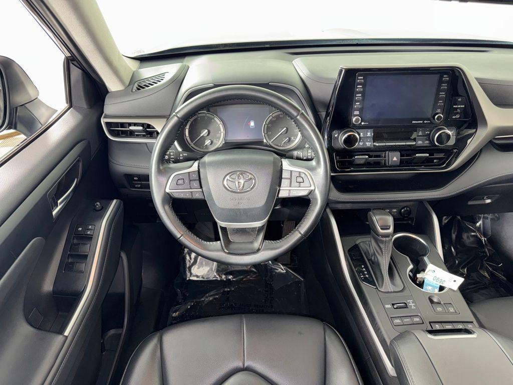 used 2022 Toyota Highlander car, priced at $34,950