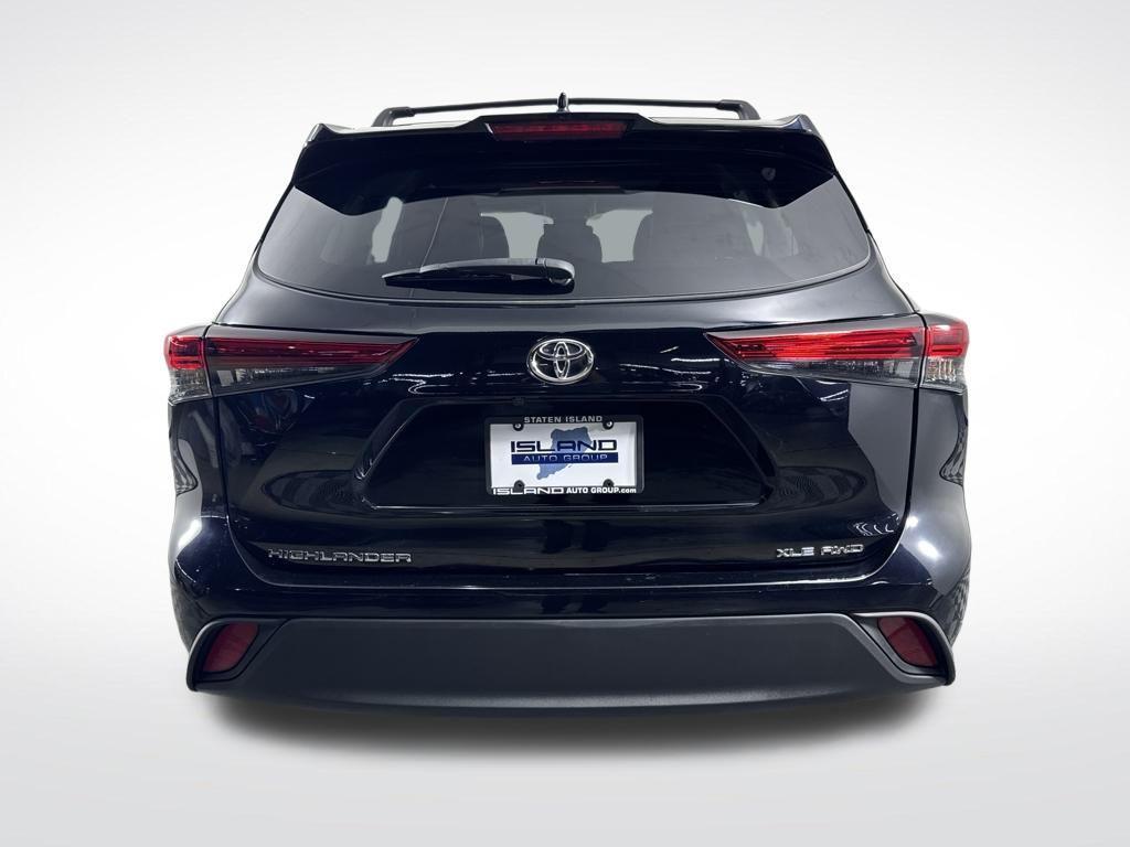 used 2022 Toyota Highlander car, priced at $34,950