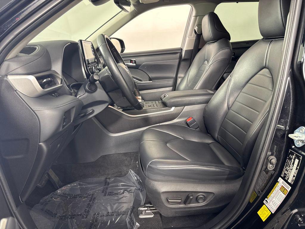 used 2022 Toyota Highlander car, priced at $34,950
