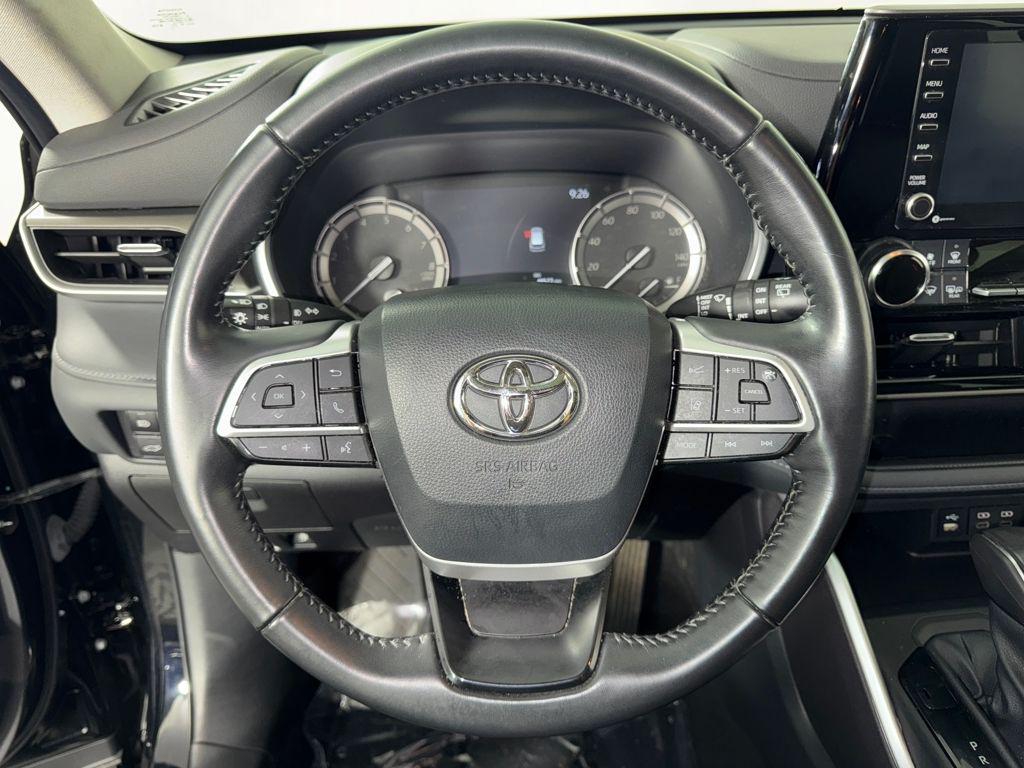 used 2022 Toyota Highlander car, priced at $34,950