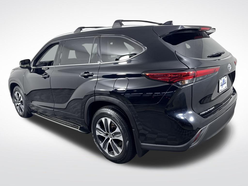 used 2022 Toyota Highlander car, priced at $34,950