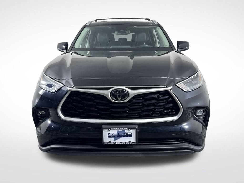 used 2022 Toyota Highlander car, priced at $34,950