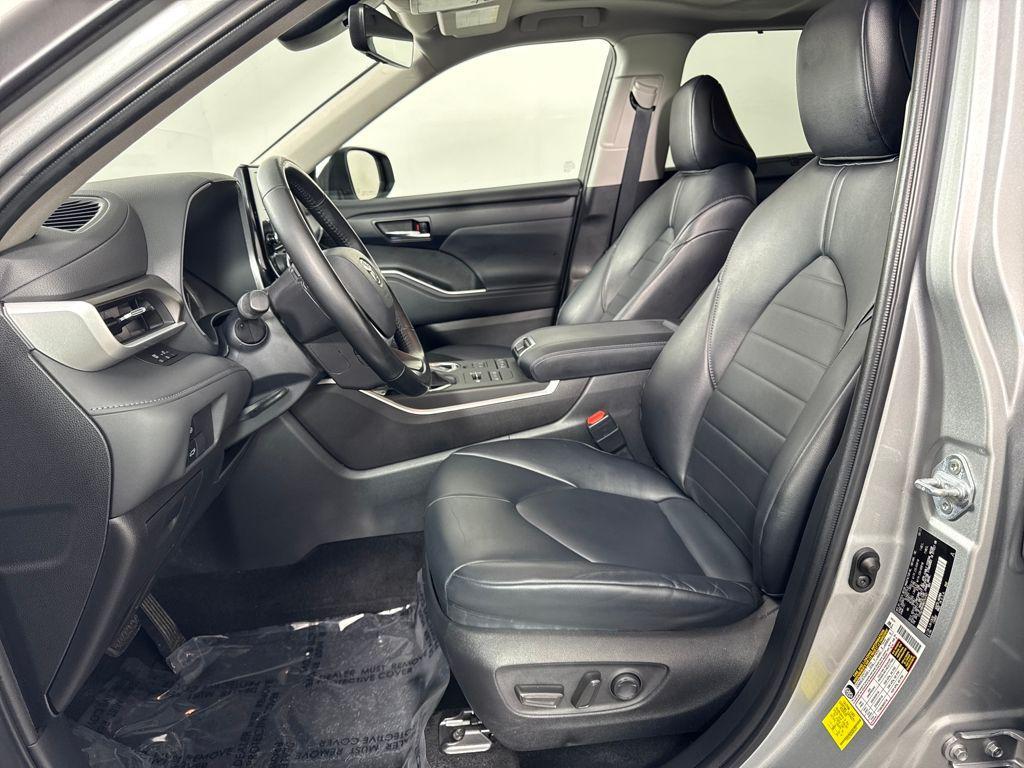 used 2022 Toyota Highlander car, priced at $34,750