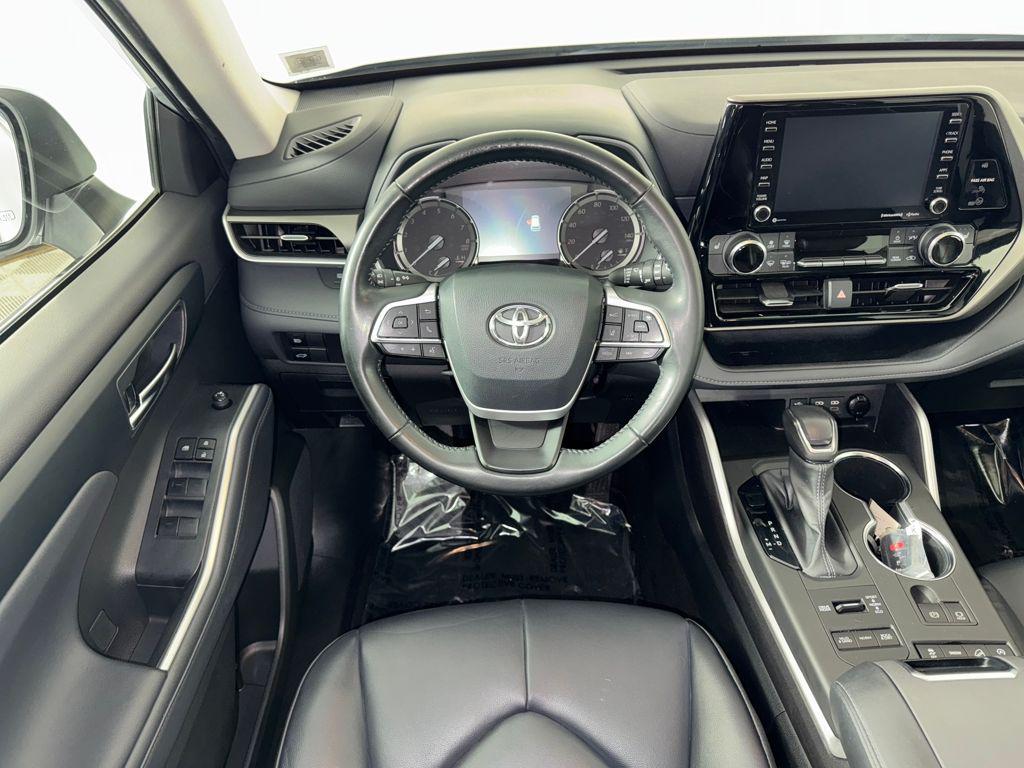 used 2022 Toyota Highlander car, priced at $34,750