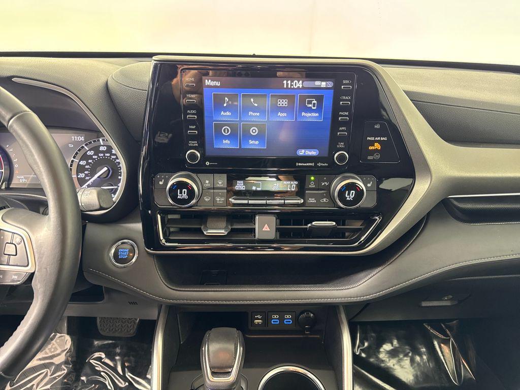used 2022 Toyota Highlander car, priced at $34,750