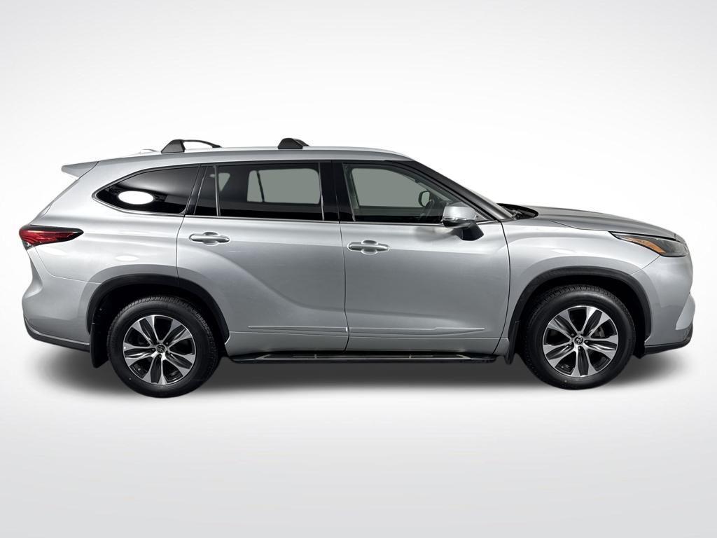 used 2022 Toyota Highlander car, priced at $34,750