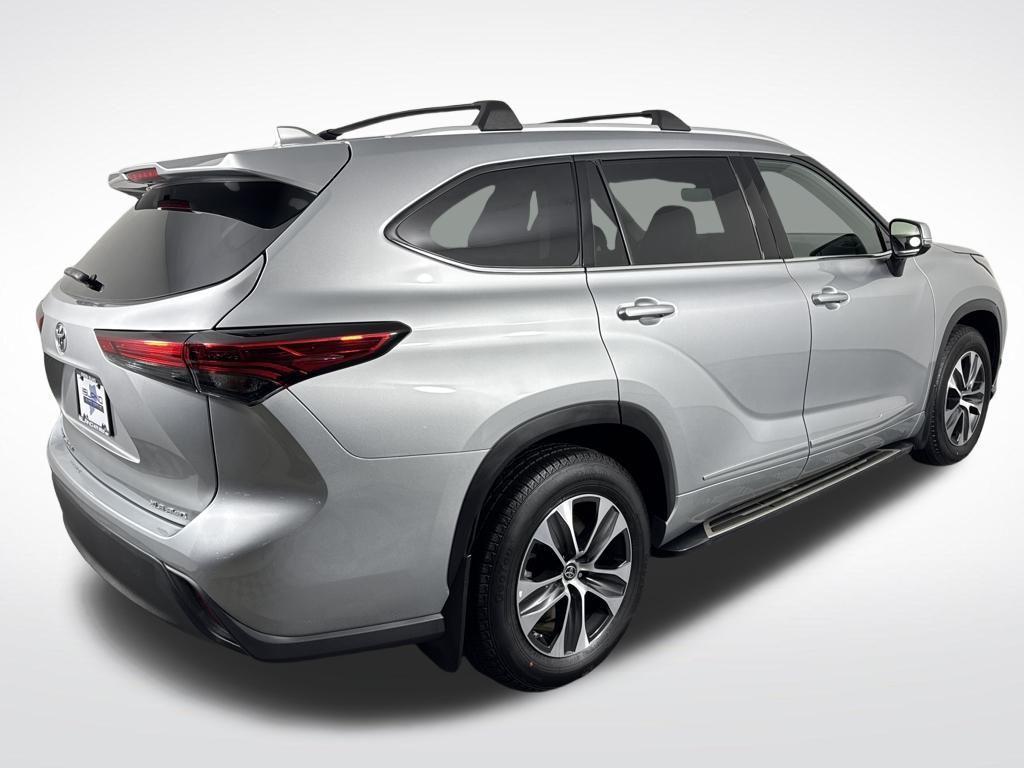 used 2022 Toyota Highlander car, priced at $34,750