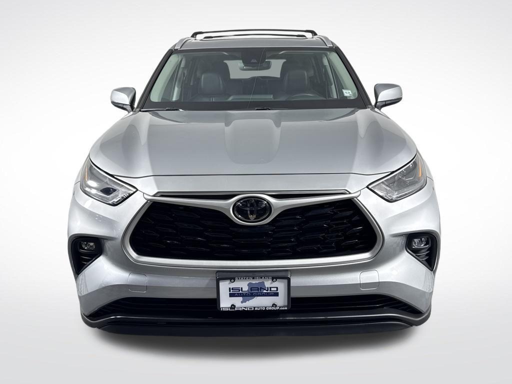 used 2022 Toyota Highlander car, priced at $34,750