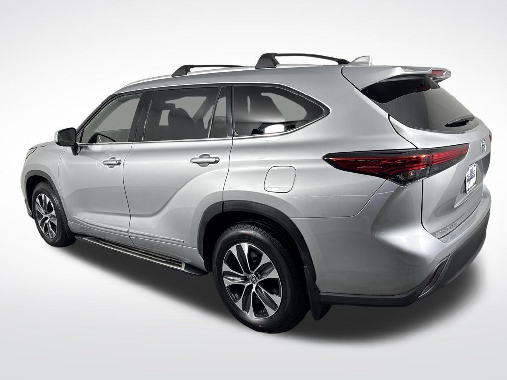 used 2022 Toyota Highlander car, priced at $34,750
