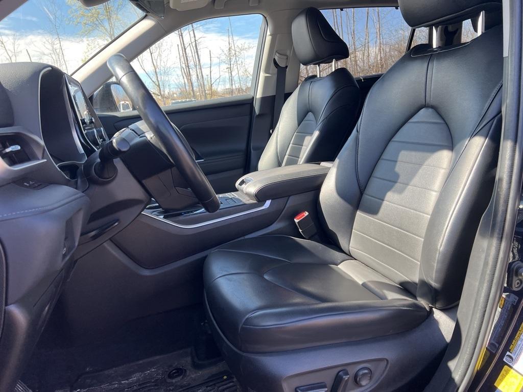 used 2022 Toyota Highlander car, priced at $38,931