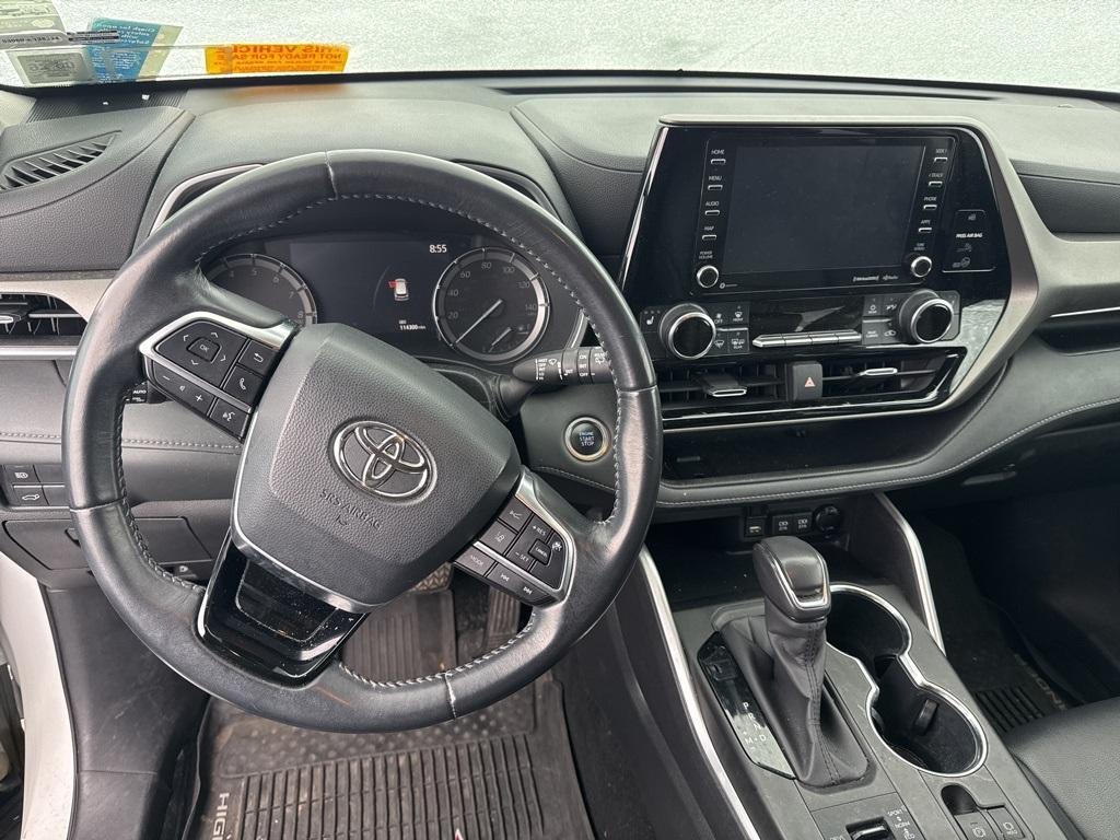 used 2020 Toyota Highlander car, priced at $27,995