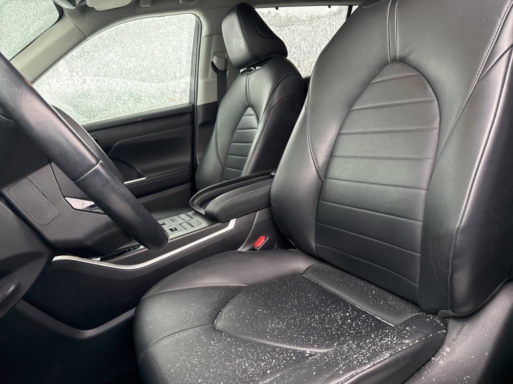 used 2020 Toyota Highlander car, priced at $27,995