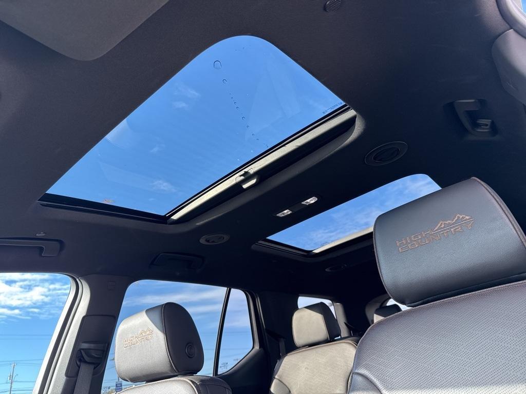 used 2023 Chevrolet Traverse car, priced at $36,995