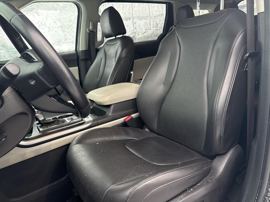 used 2023 Kia Carnival car, priced at $30,995