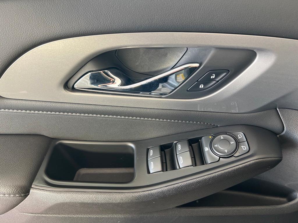 used 2023 Chevrolet Traverse car, priced at $32,986