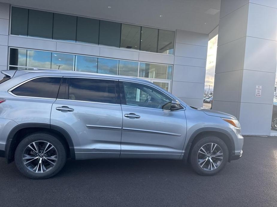 used 2016 Toyota Highlander car, priced at $21,998