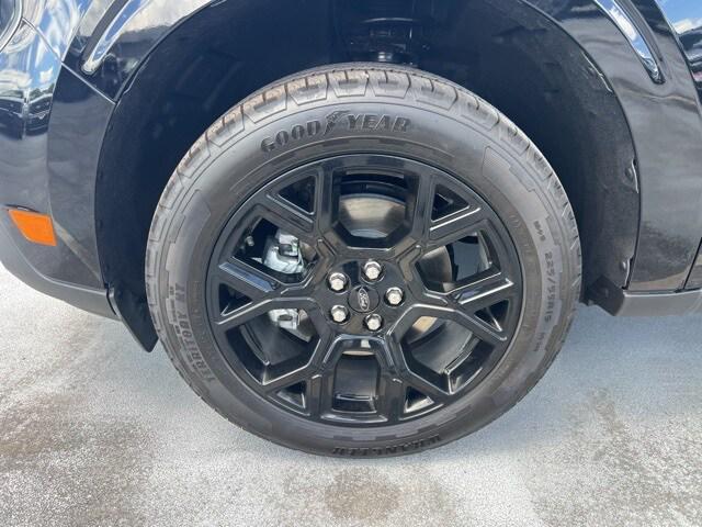 new 2025 Ford Maverick car, priced at $39,975