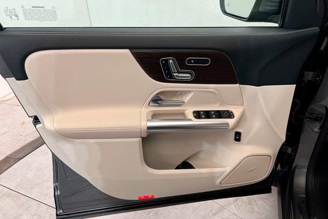 new 2025 Mercedes-Benz GLA 250 car, priced at $54,165