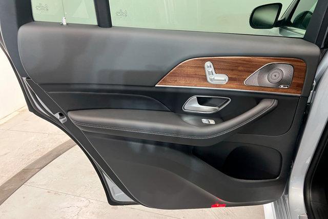 new 2025 Mercedes-Benz GLS 450 car, priced at $95,365