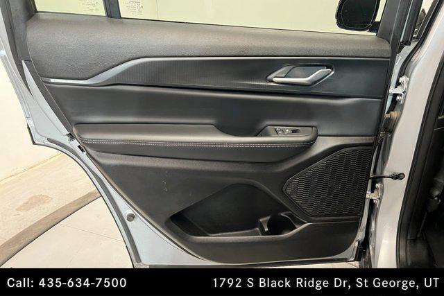 used 2024 Jeep Grand Cherokee L car, priced at $29,995