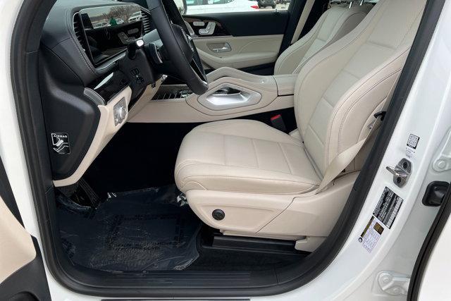 new 2025 Mercedes-Benz GLS 450 car, priced at $91,935