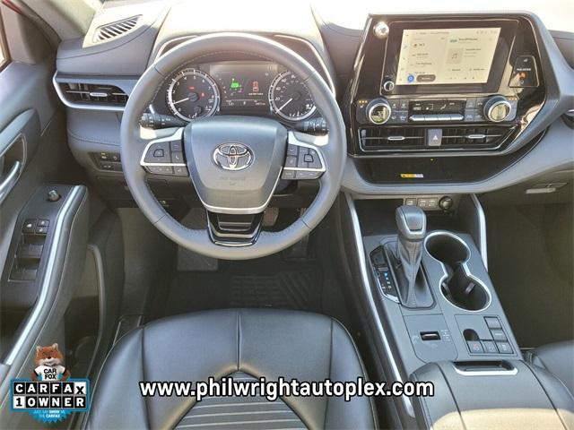 used 2023 Toyota Highlander car, priced at $38,677