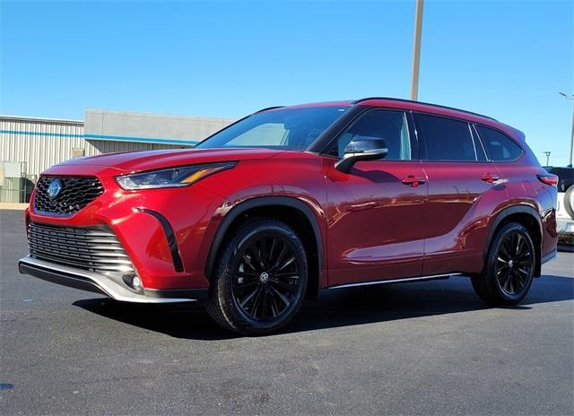 used 2023 Toyota Highlander car, priced at $38,677