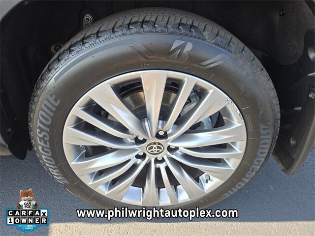 used 2025 Toyota Highlander car, priced at $54,877