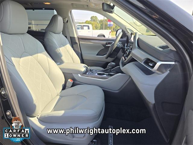 used 2025 Toyota Highlander car, priced at $54,877