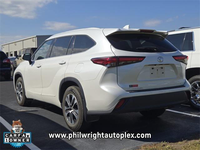used 2022 Toyota Highlander car, priced at $32,995