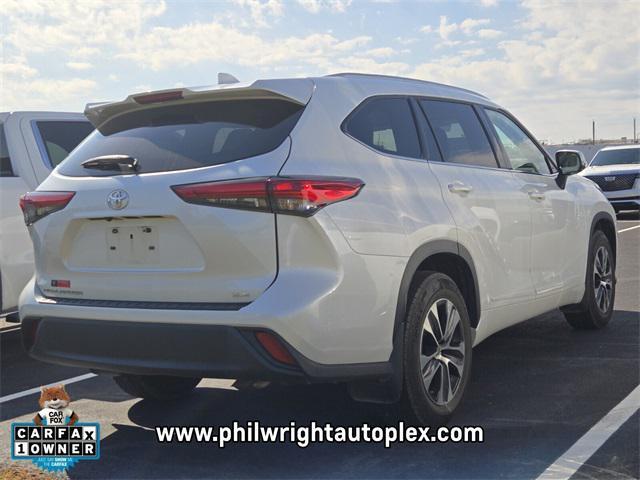 used 2022 Toyota Highlander car, priced at $32,995