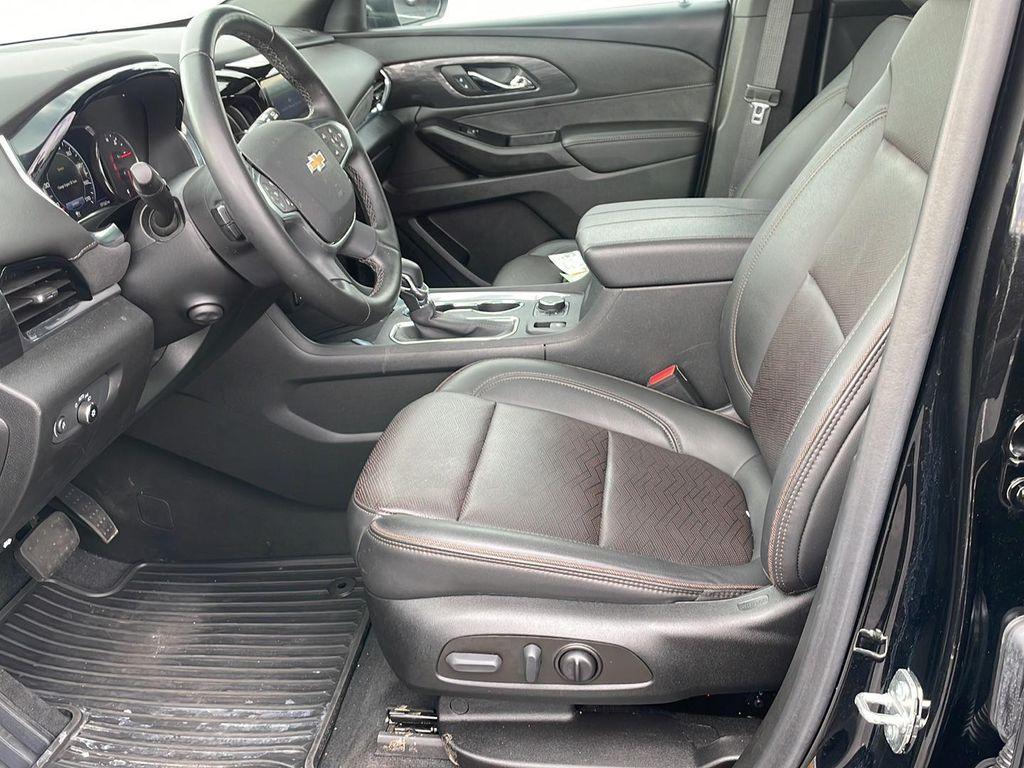 used 2023 Chevrolet Traverse car, priced at $39,990