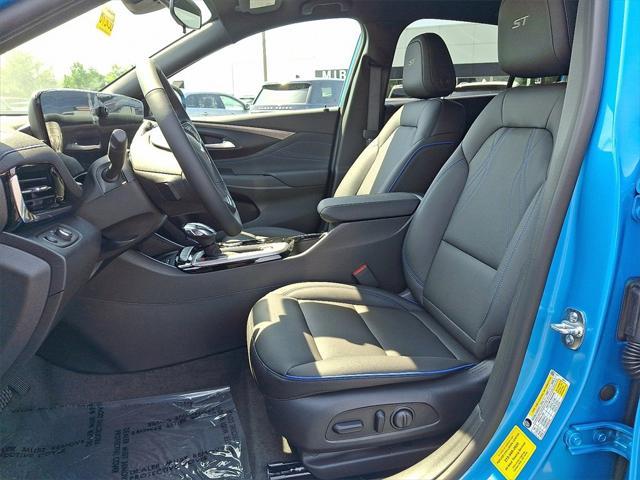 new 2025 Buick Envista car, priced at $29,275