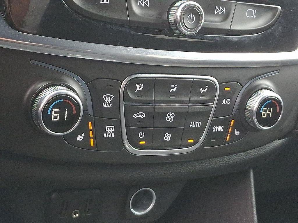 used 2022 Chevrolet Traverse car, priced at $25,990