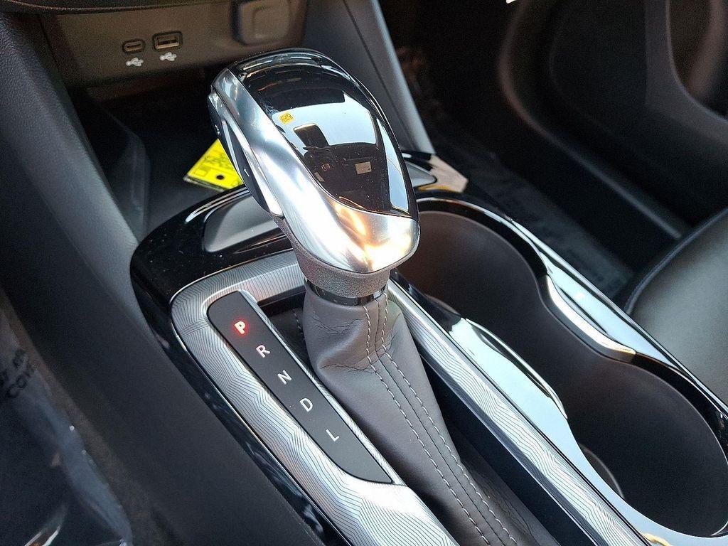 new 2025 Buick Envista car, priced at $29,190