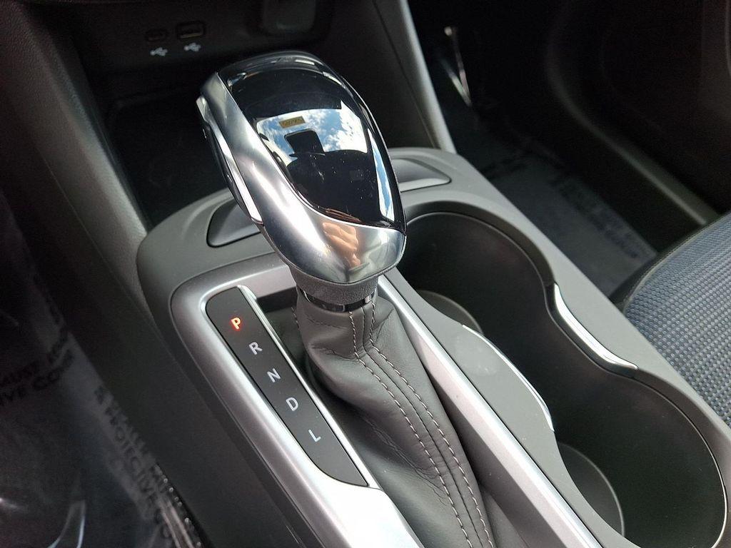 new 2025 Buick Envista car, priced at $25,440