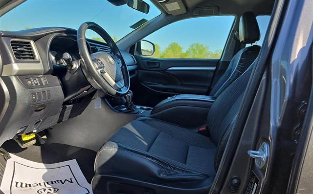 used 2017 Toyota Highlander car, priced at $13,495