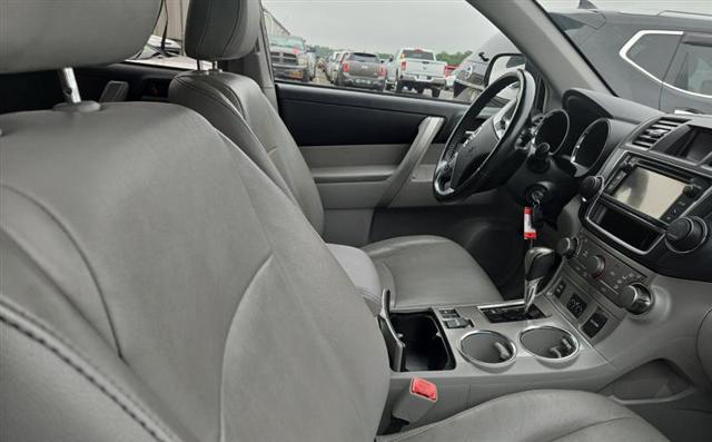 used 2013 Toyota Highlander car, priced at $9,995
