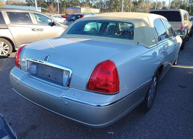 used 2005 Lincoln Town Car car, priced at $3,995