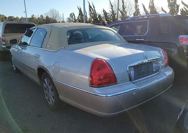 used 2005 Lincoln Town Car car, priced at $3,995