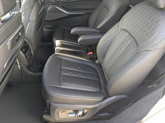 new 2025 BMW X7 car, priced at $101,545
