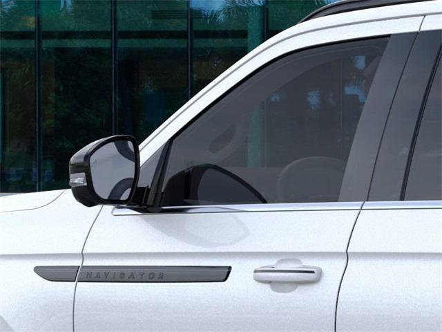 new 2025 Lincoln Navigator car, priced at $109,060
