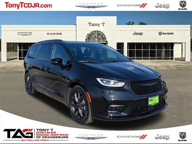 new 2023 Chrysler Pacifica car, priced at $49,018