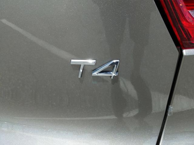 used 2022 Volvo XC40 car, priced at $31,182